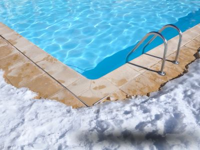Hivernage piscine actif : guide et étapes pour un hivernage actif réussi