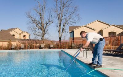 Hivernage piscine selon type : guide complet et conseils 2025