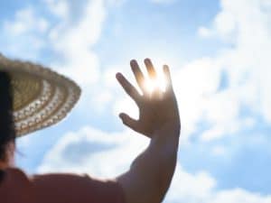 Piscine à 30 degrés : les bons gestes pour garder une eau saine