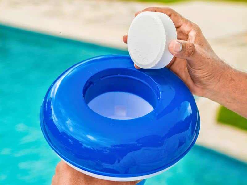 Galets de chlore stabilisés ou non stabilisés : lequel choisir selon votre piscine ?