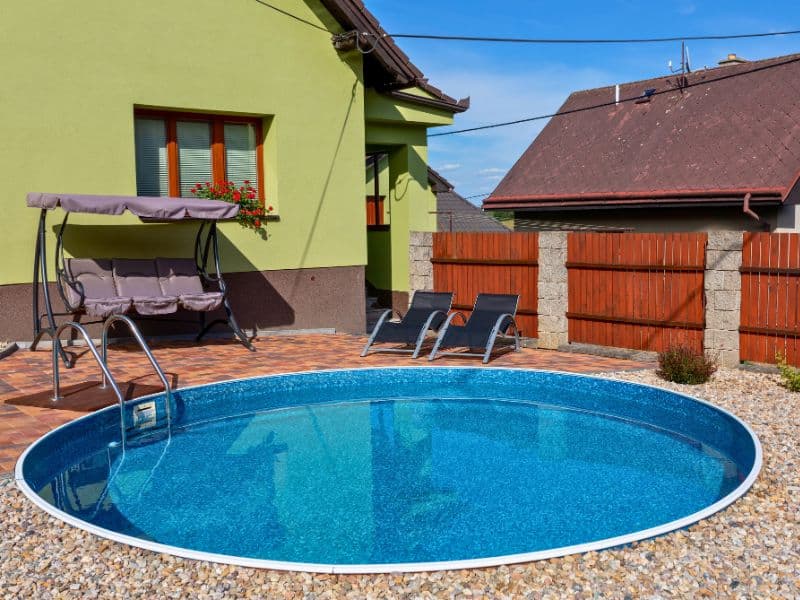 petite piscine chlore liquide