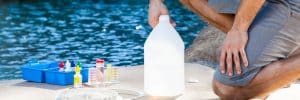 Test de pH et chlore de piscine : mode d’emploi de la trousse à pastilles