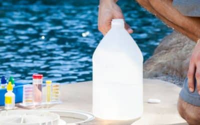 Test de pH et chlore de piscine : mode d’emploi de la trousse à pastilles