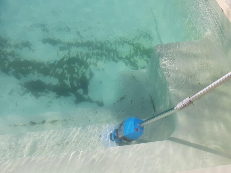 Test produit robot aspirateur piscine et spa orca 020h – sans fil sur batterie – avec manche et poignée – filtre lavable, efficace et pratique (1)