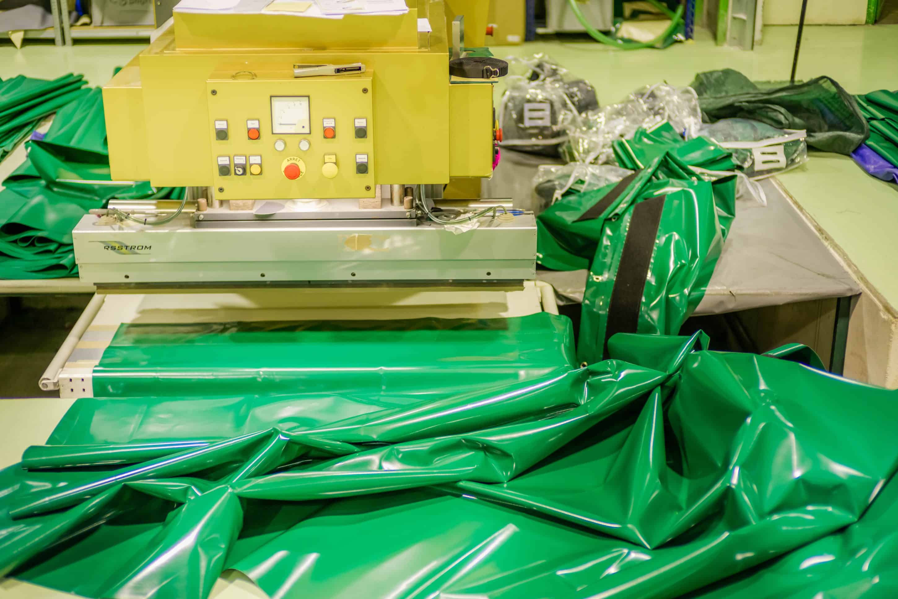 Fabrication de citernes souples – Poste de soudure industrielle min