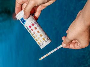 Comment augmenter le chlore libre dans une piscine ?